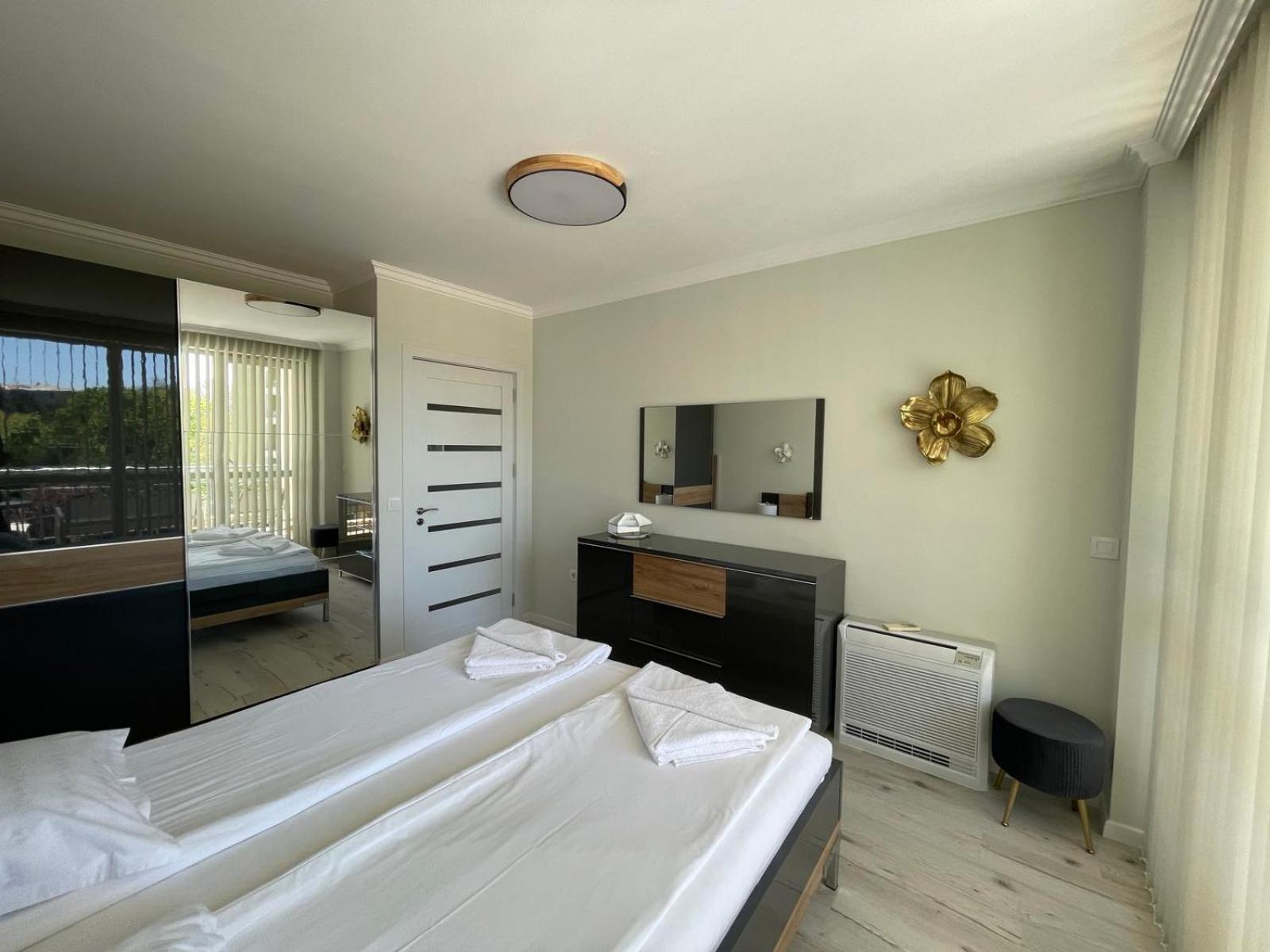 Apartcomplex Splendid Saints Constantine and Helena Exterior foto