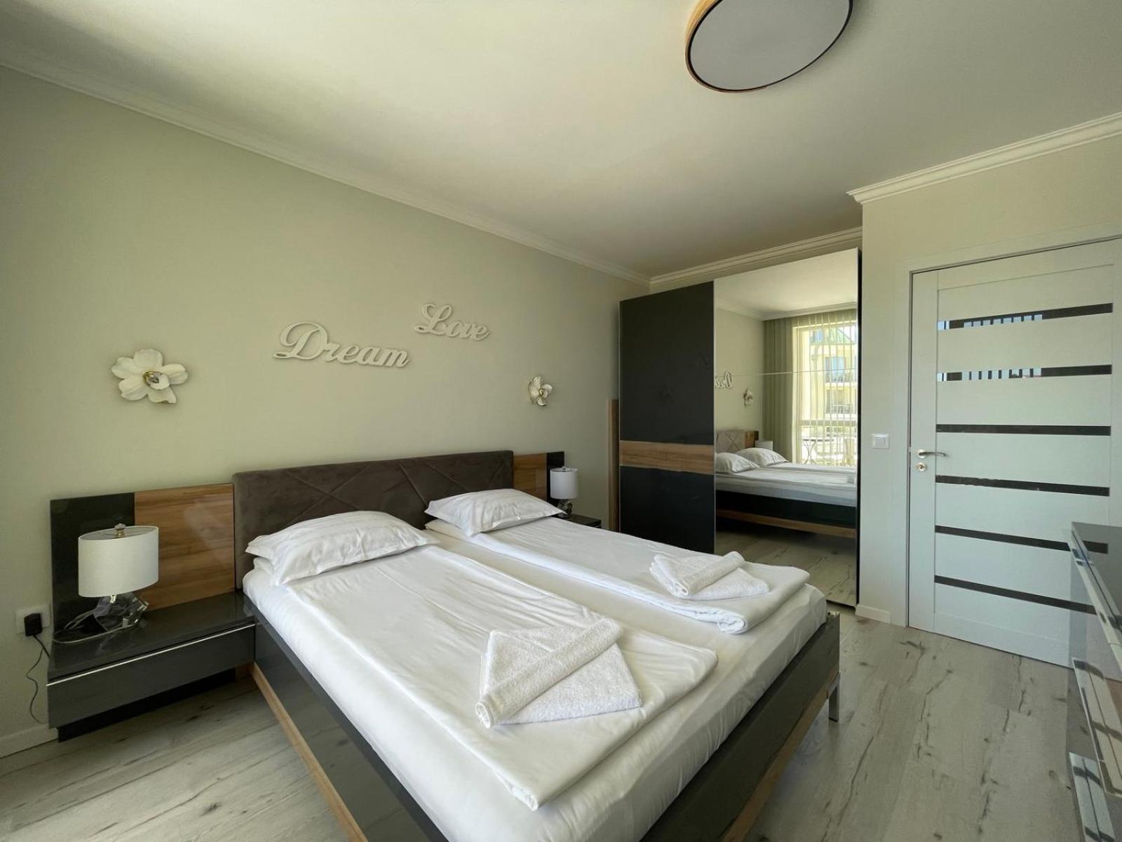 Apartcomplex Splendid Saints Constantine and Helena Exterior foto